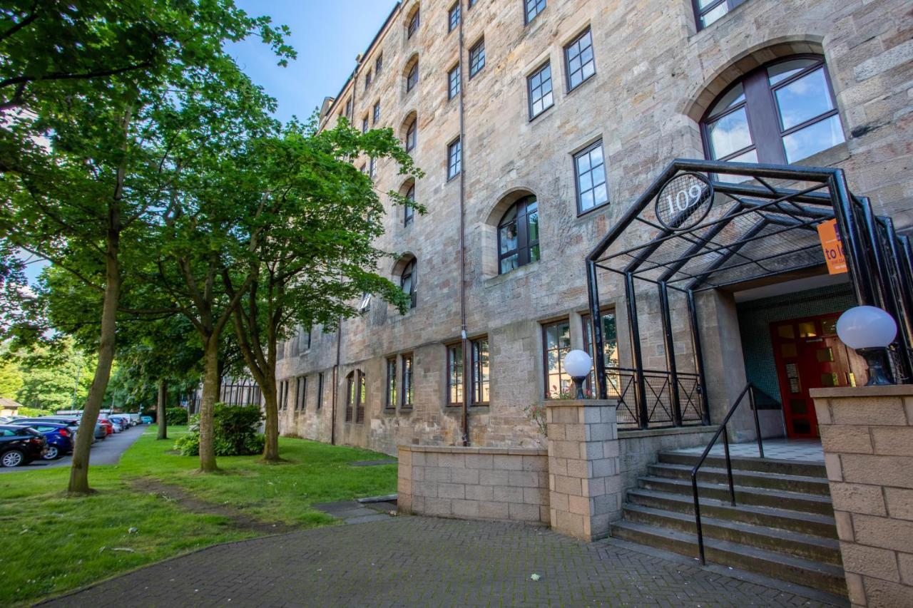 Stunning 2 Bed Merchant With Residents Parking Apartment