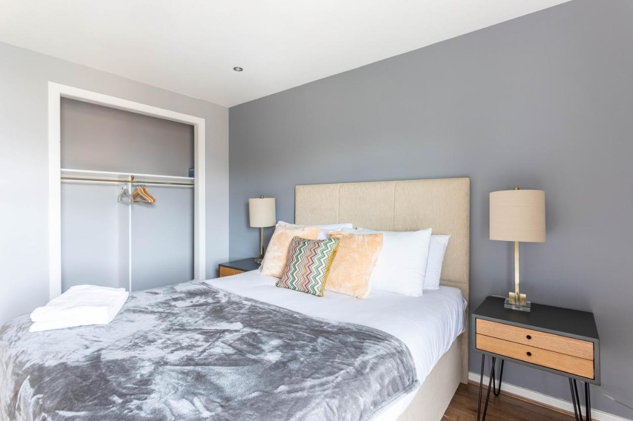 Stunning 2 Bed Merchant With Residents Parking Apartment Glasgow