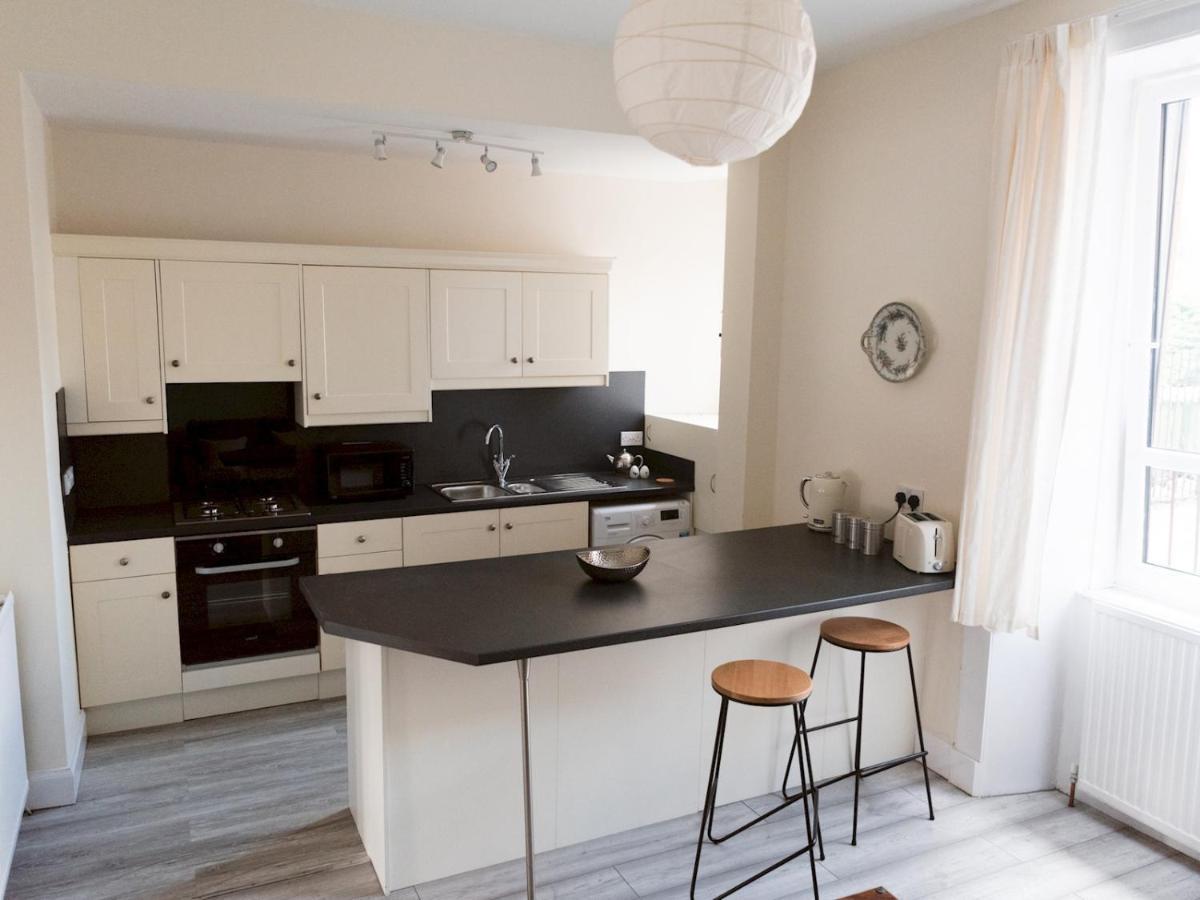 Bright 2 Bed Ground Floor Flat Next To Byres Road *