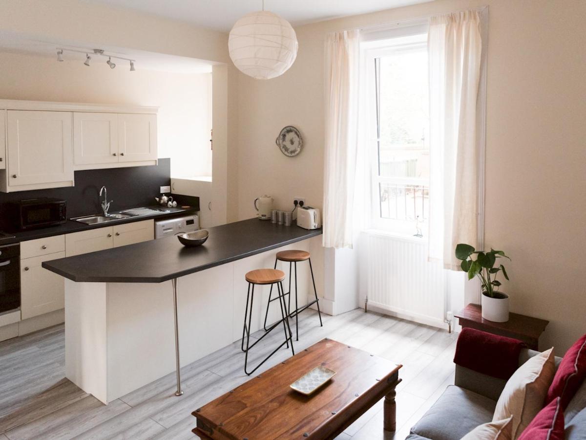 Bright 2 Bed Ground Floor Flat Next To Byres Road *