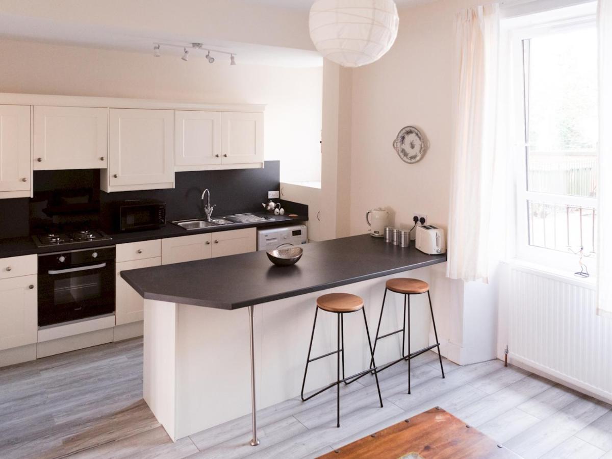 Bright 2 Bed Ground Floor Flat Next To Byres Road Apartment