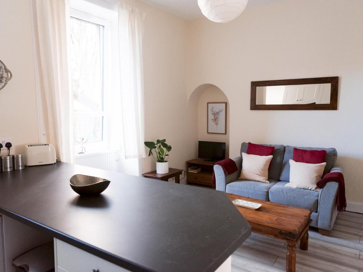 Bright 2 Bed Ground Floor Flat Next To Byres Road *