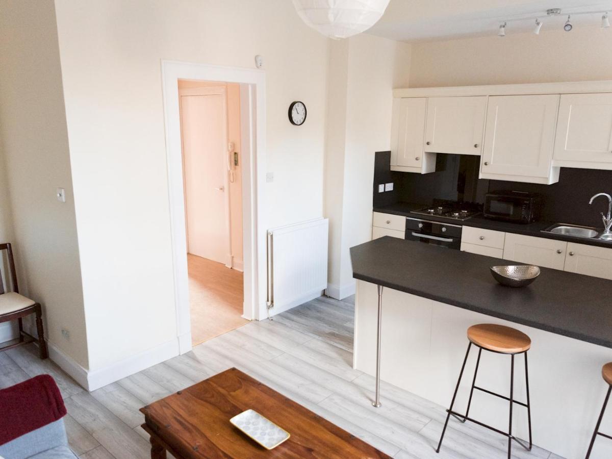 Apartment Bright 2 Bed Ground Floor Flat Next To Byres Road *