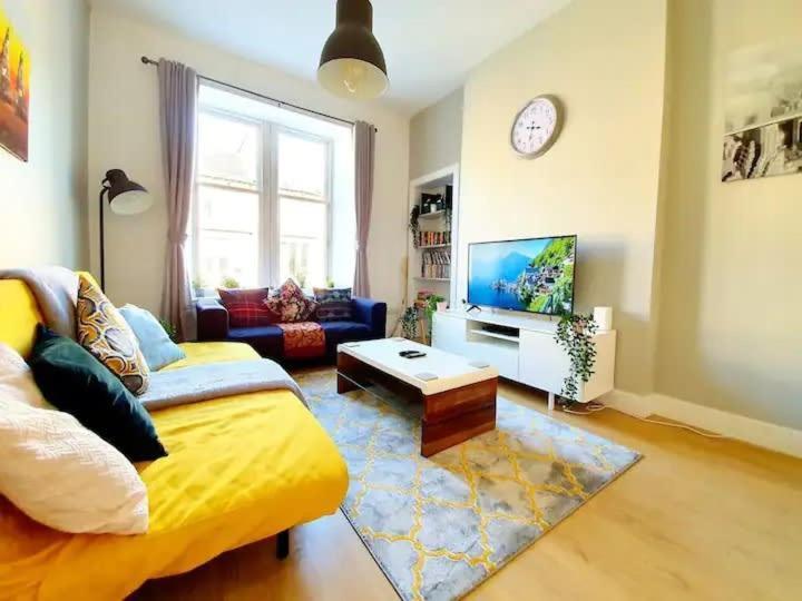 West End, 3 Bedroom Apt, Close To Sec, Hydro, City Centre And Motorway *