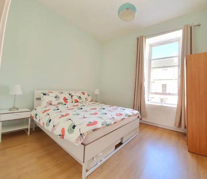 Apartment West End, 3 Bedroom Apt, Close To Sec, Hydro, City Centre And Motorway