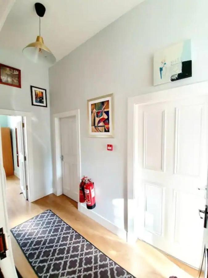 West End, 3 Bedroom Apt, Close To Sec, Hydro, City Centre And Motorway Apartment *