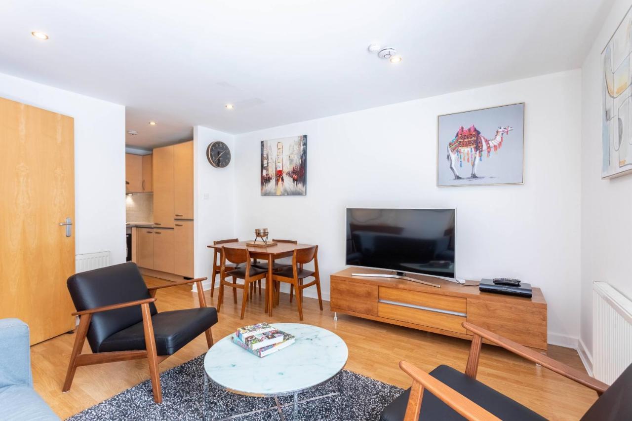 Apartment Modern 2 Bed Broompark/central Apt. With Parking Glasgow