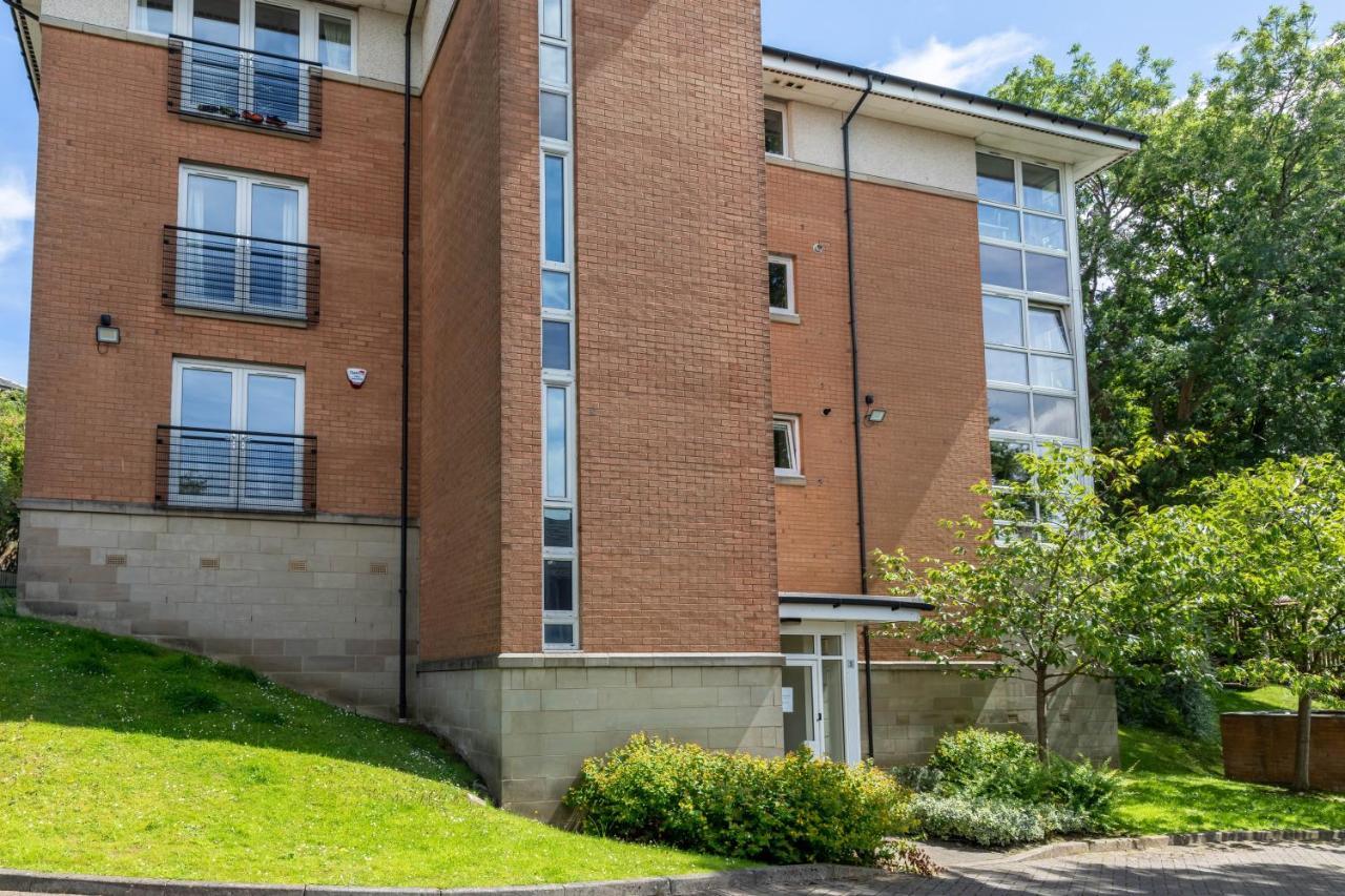 Modern 2 Bed Broompark/central Apt. With Parking * Glasgow