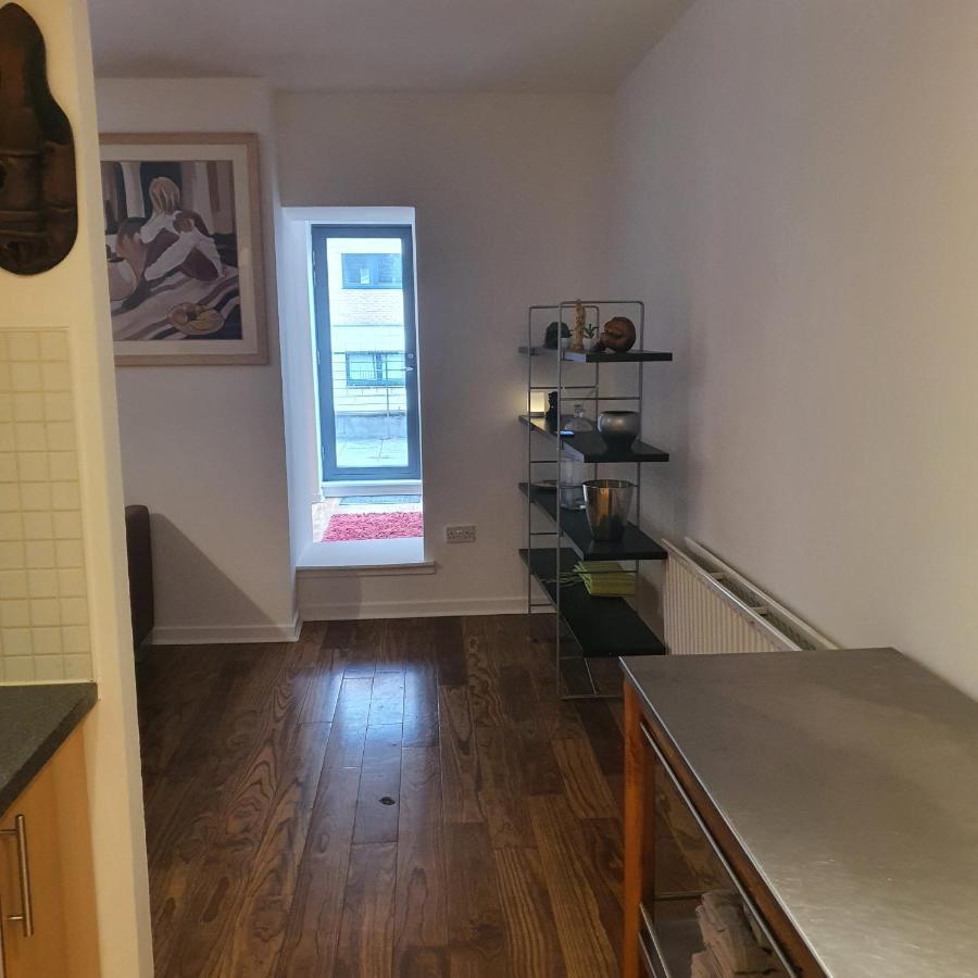 Modern Apt @tramway Theatre Apartment