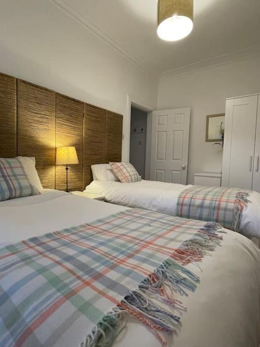 A Cosy Two-bedroom Near Loch Lomond *