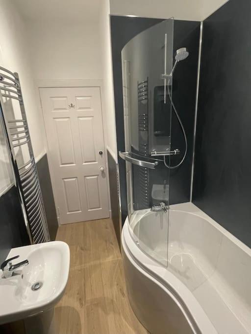 A Cosy Two-bedroom Near Loch Lomond *