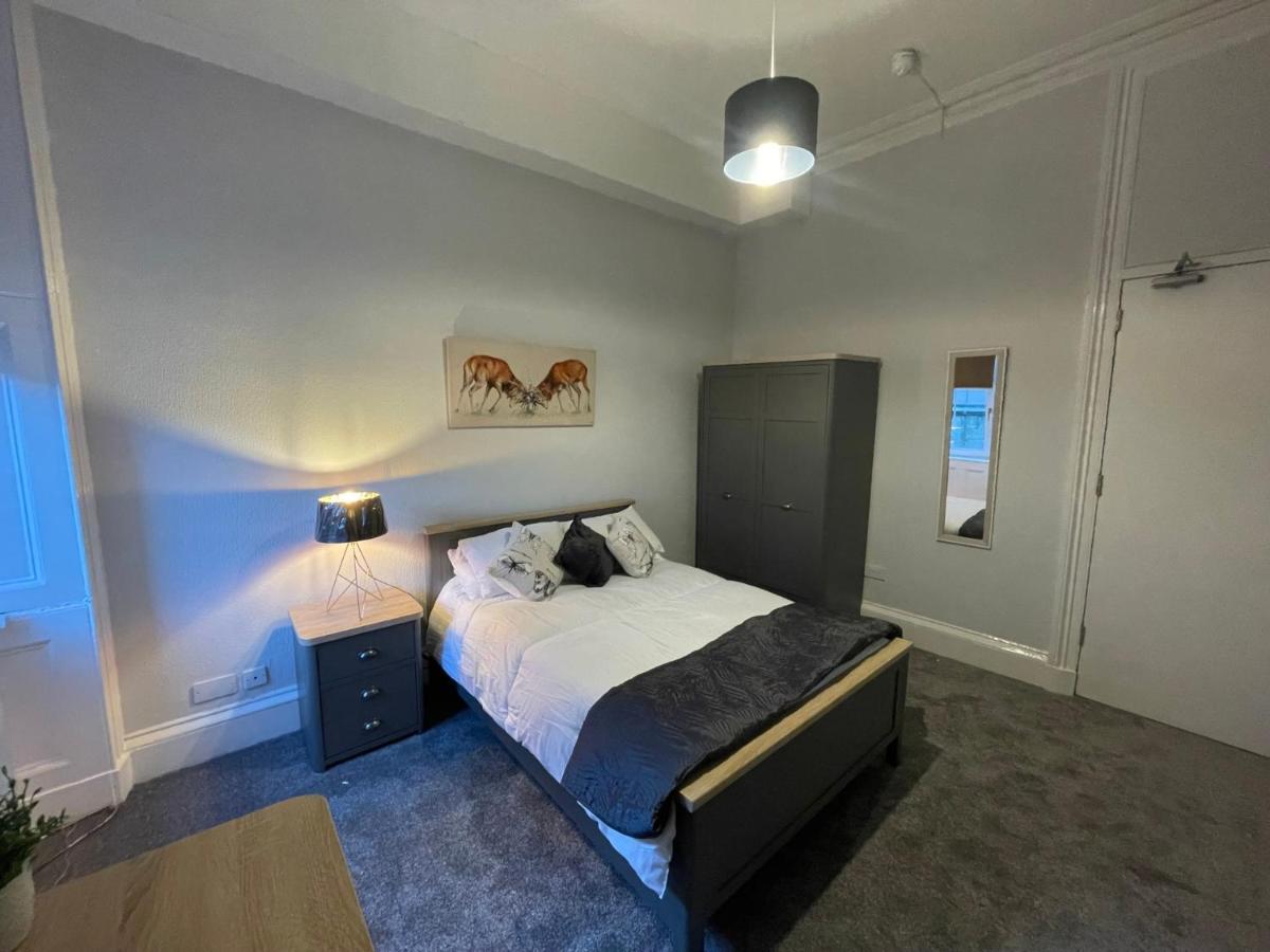 Traditional 5 Bedroom Centre Apartment