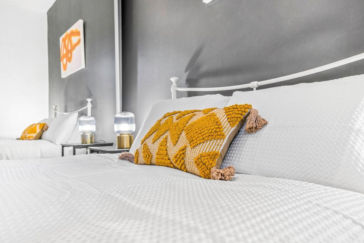 Modern With Free Parking Near Town & Green *
