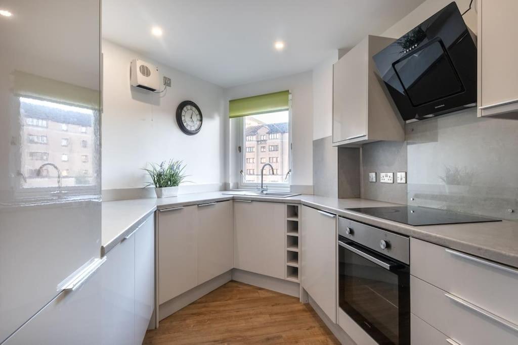 ** Modern Merchant 1 Bed With Free Parking ** Apartment *