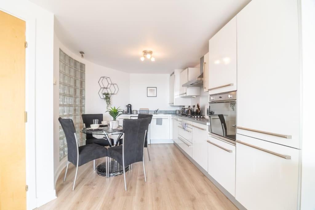 Luxury Riverview Centre 2