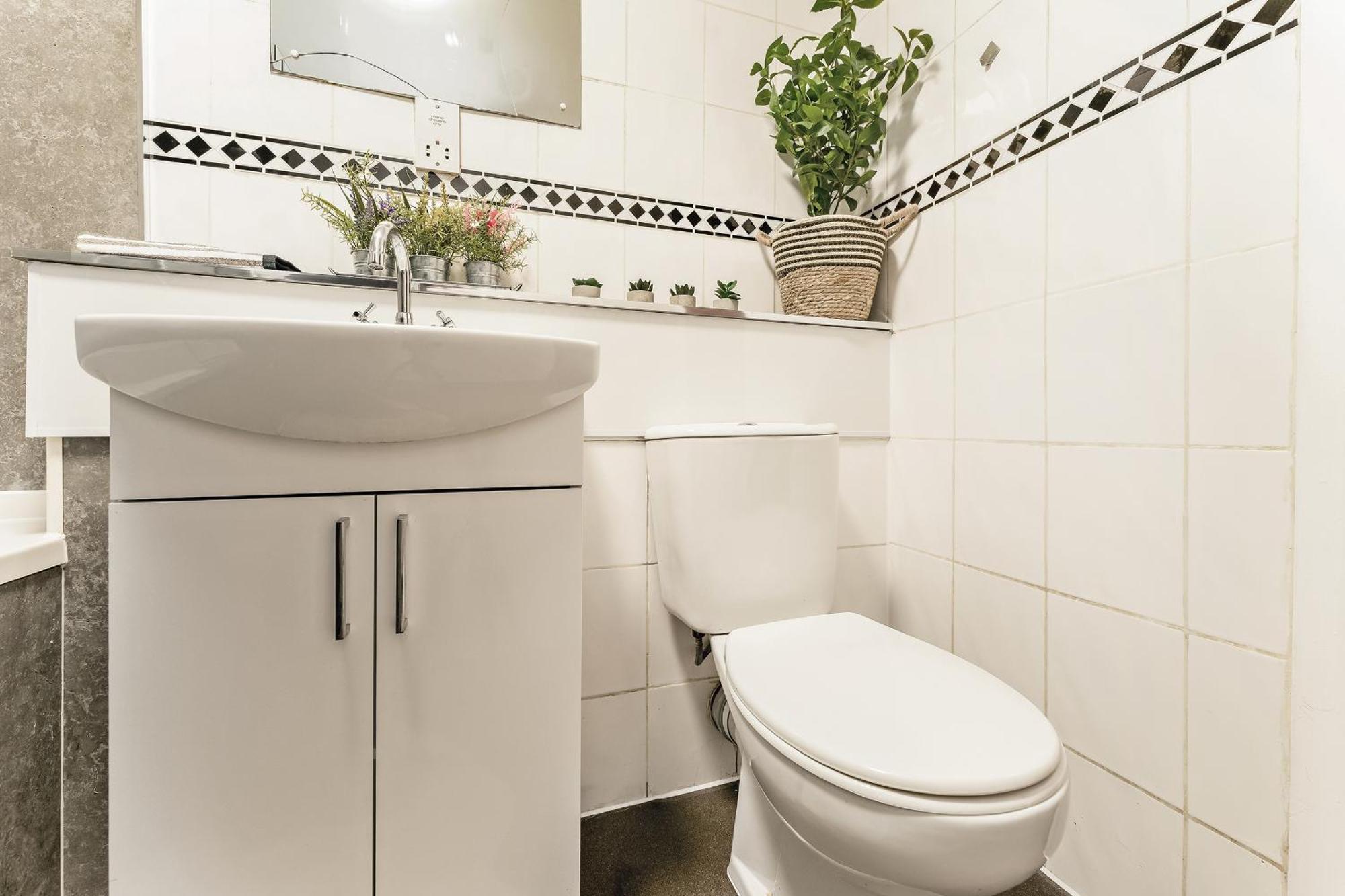 Spacious 2-bedroom Main Door With Private Parking Apartment