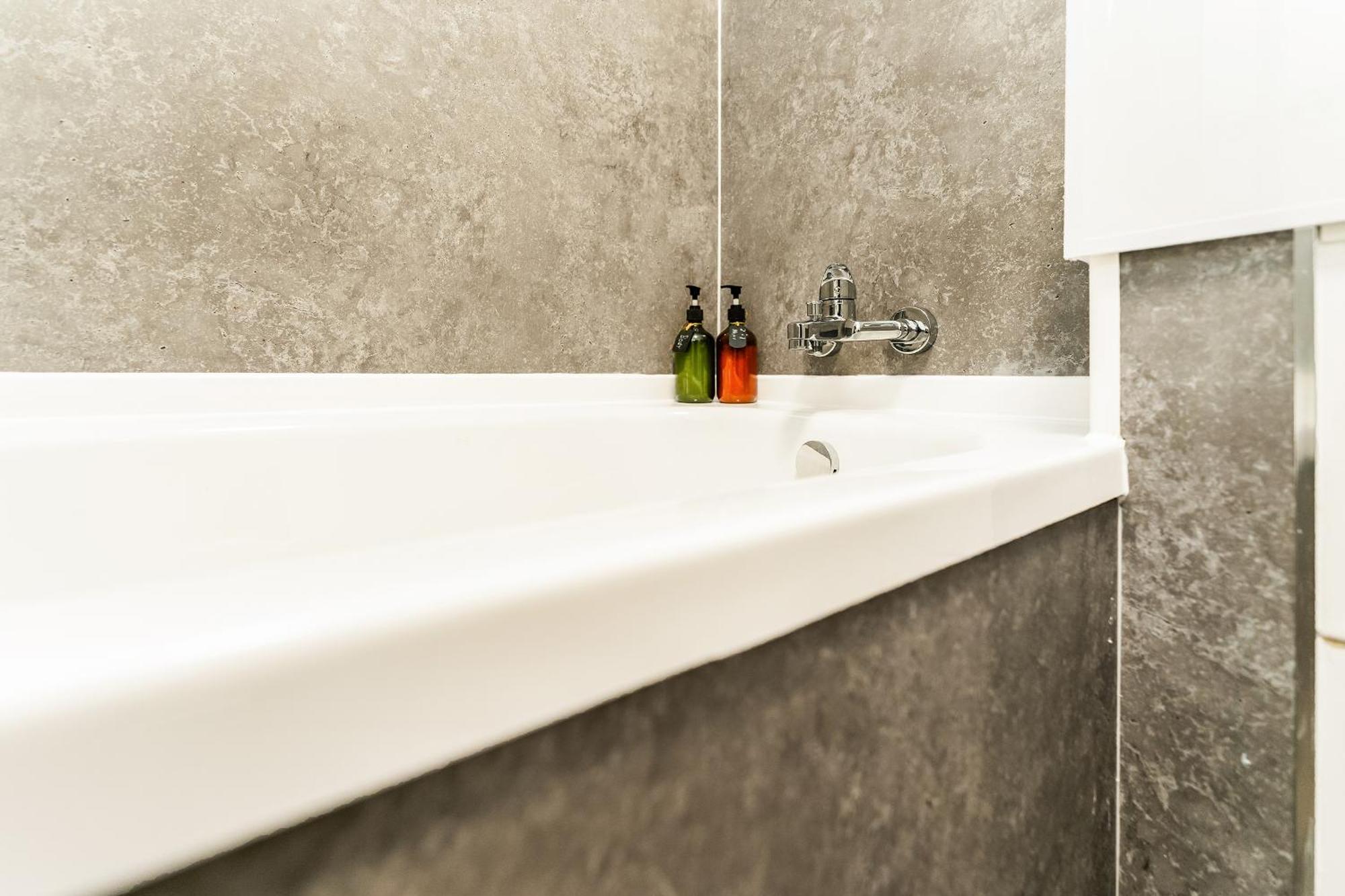 Spacious 2-bedroom Main Door With Private Parking Glasgow