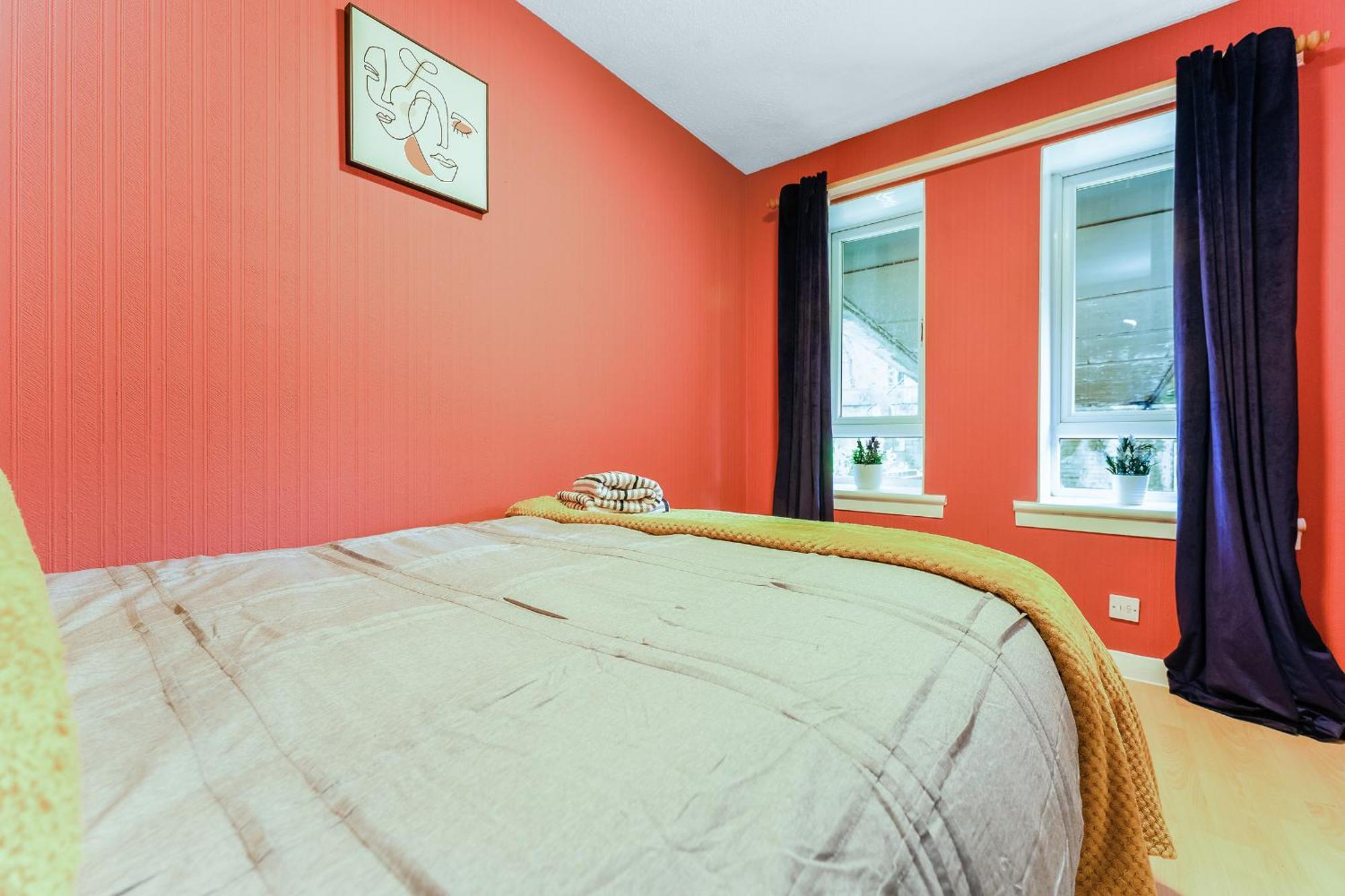 Spacious 2-bedroom Main Door With Private Parking Apartment *