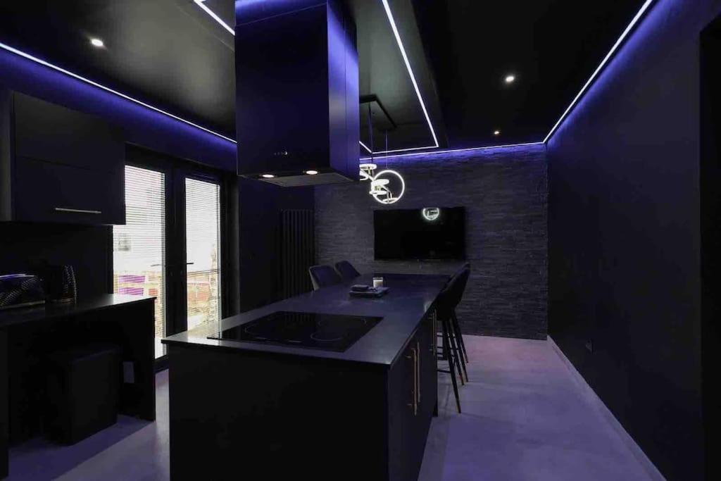 Luxury Couples Get-away Apartment *