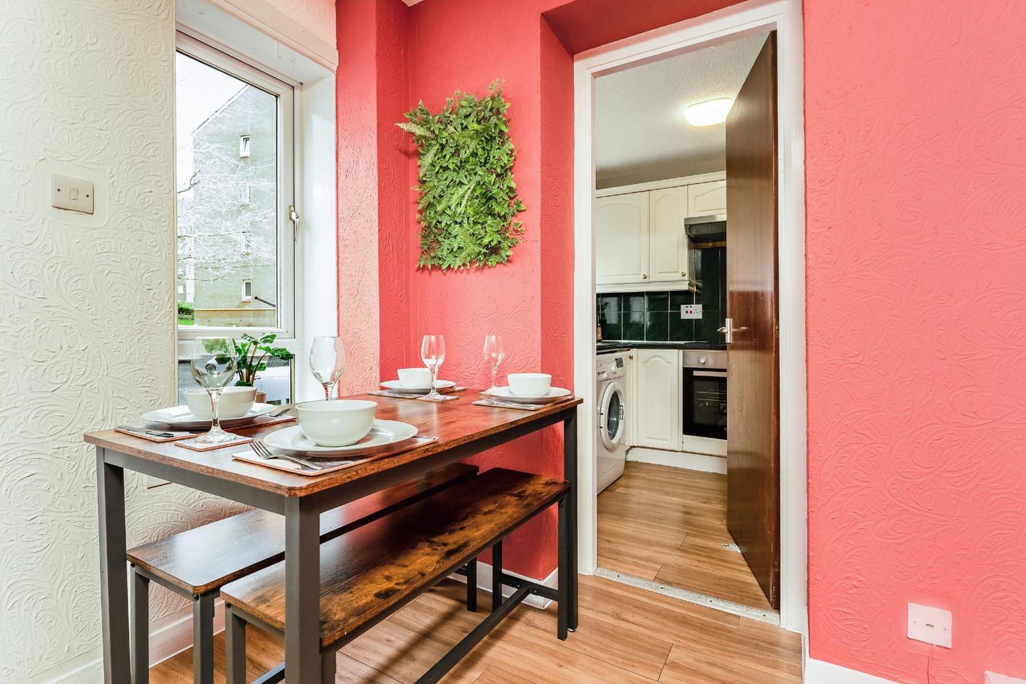 Spacious 2-bedroom Main Door With Private Parking Apartment *
