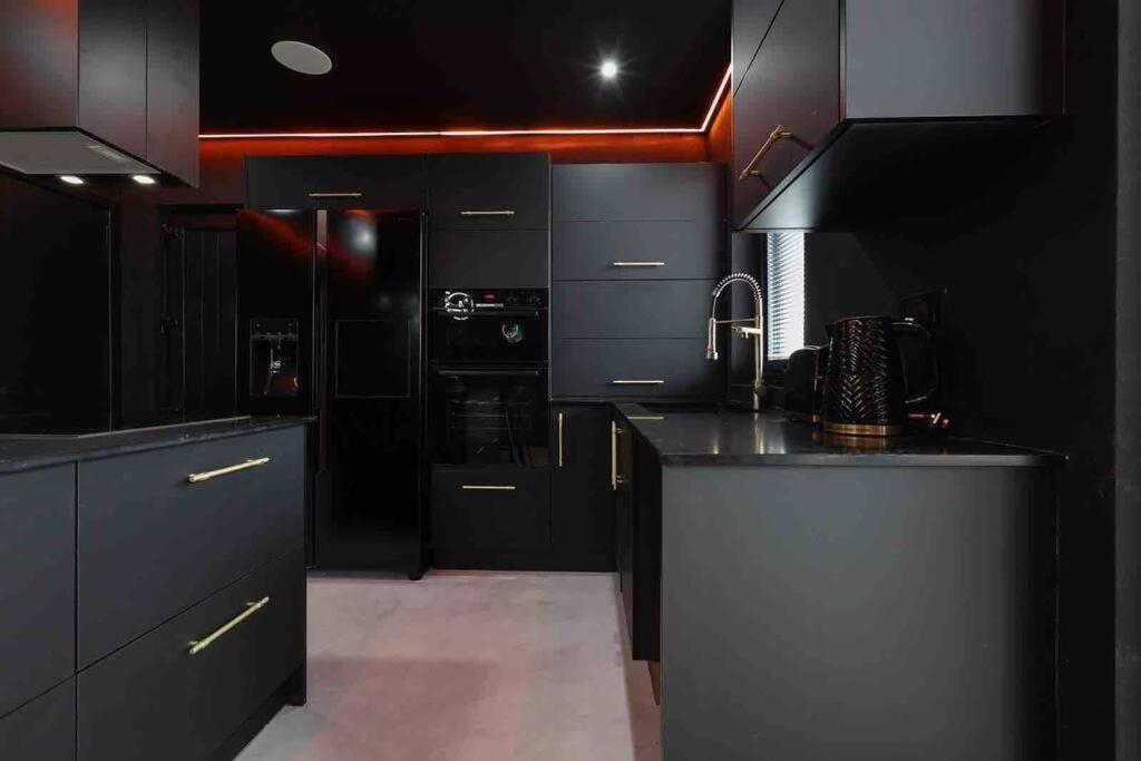 Apartment Luxury Couples Get-away Glasgow