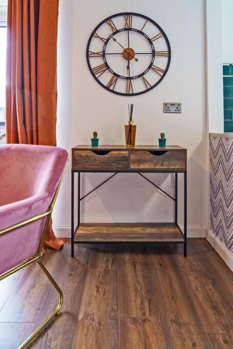 New Slick Finnieston Pad W/ Free Parking Apartment