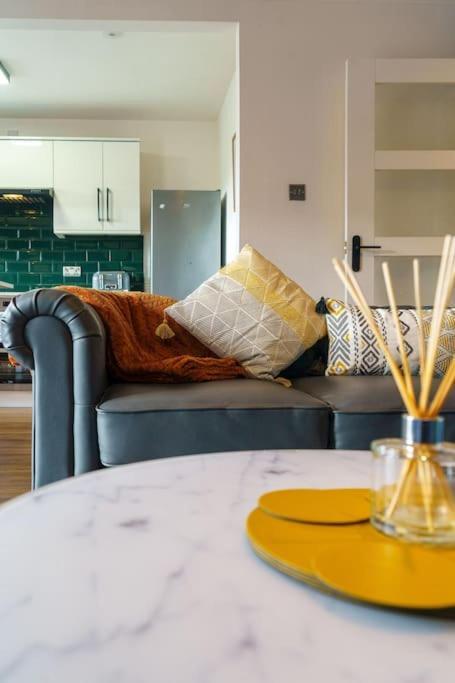 New Slick Finnieston Pad W/ Free Parking Apartment Glasgow