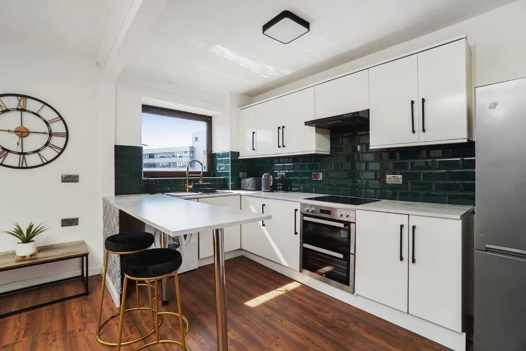 New Slick Finnieston Pad W/ Free Parking
