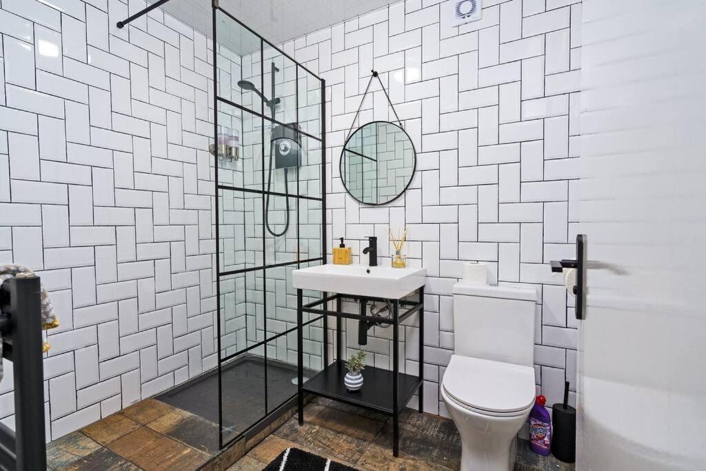 Apartment New Slick Finnieston Pad W/ Free Parking
