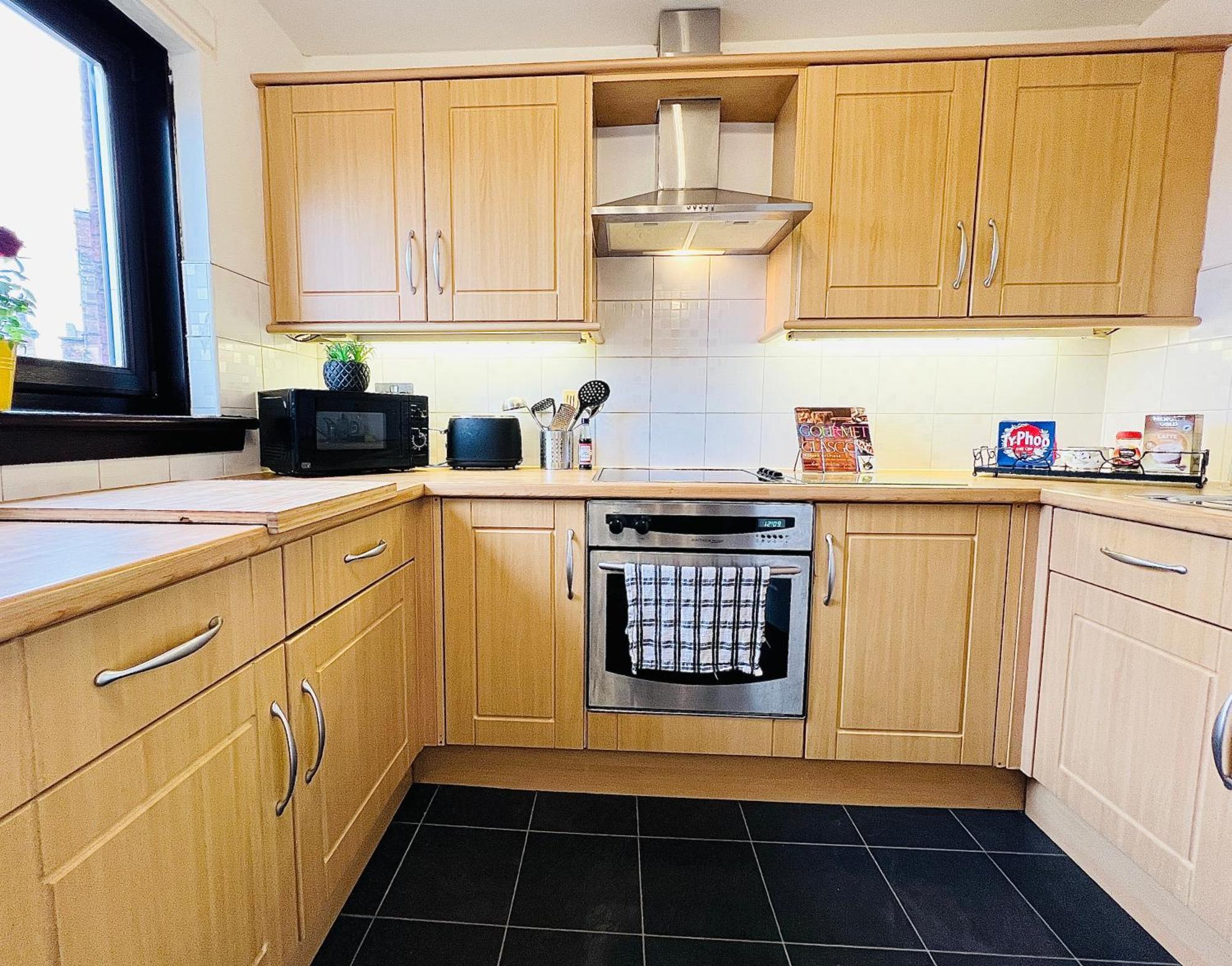 Beautiful & Spacious 2-bed Flat In Centre With Free Parking * Glasgow