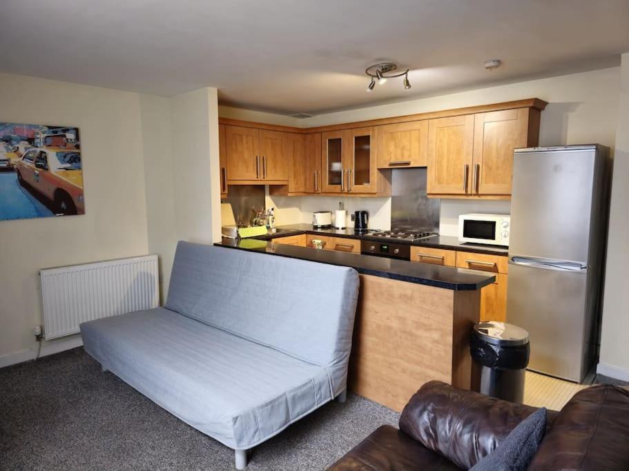 2 Bedroom Modern Stylish In Centre