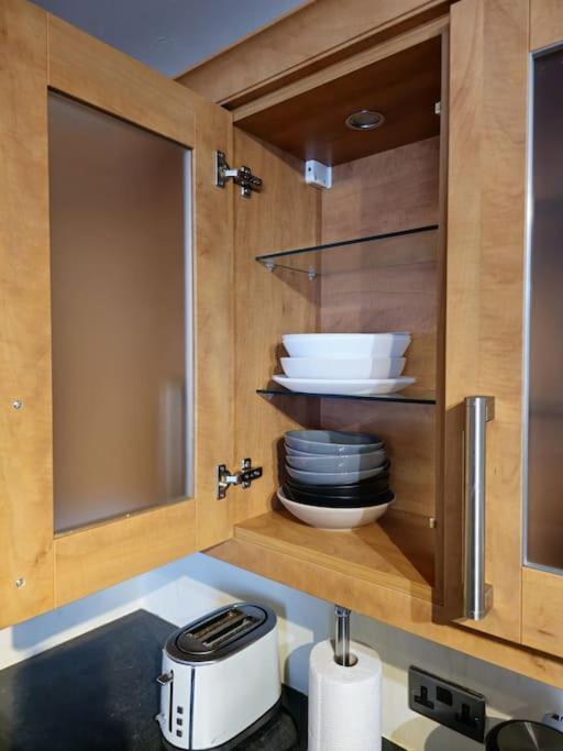Apartment 2 Bedroom Modern Stylish In Centre