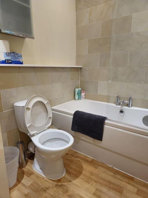 Apartment 2 Bedroom Modern Stylish In Centre Glasgow