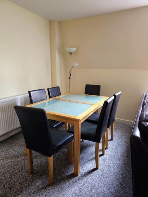 Apartment 2 Bedroom Modern Stylish In Centre *