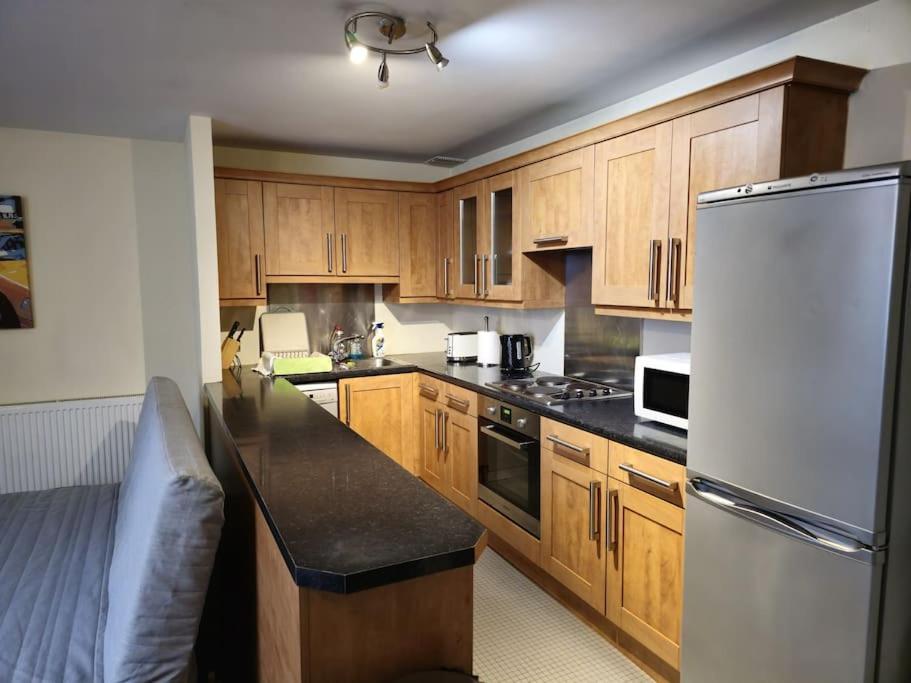 2 Bedroom Modern Stylish In Centre