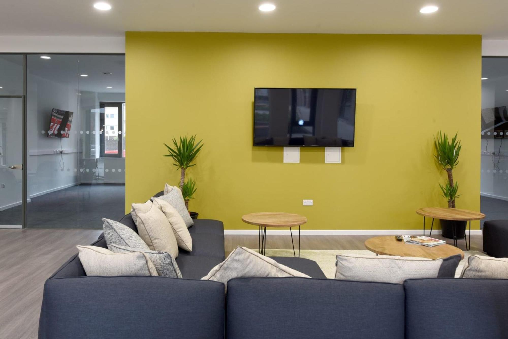 Apartment Modern And Bright Ensuite At St Mungo's In *
