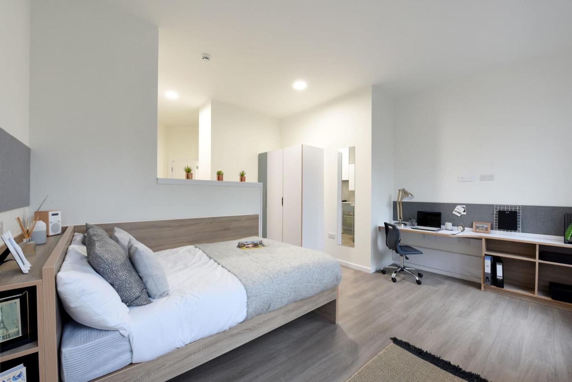 Modern And Bright Ensuite At St Mungo's In Glasgow