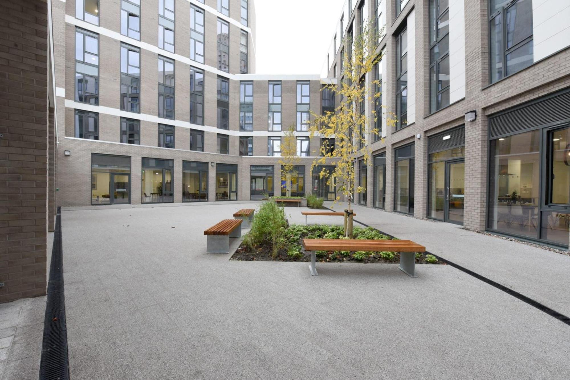 Apartment Modern And Bright Ensuite At St Mungo's In Glasgow