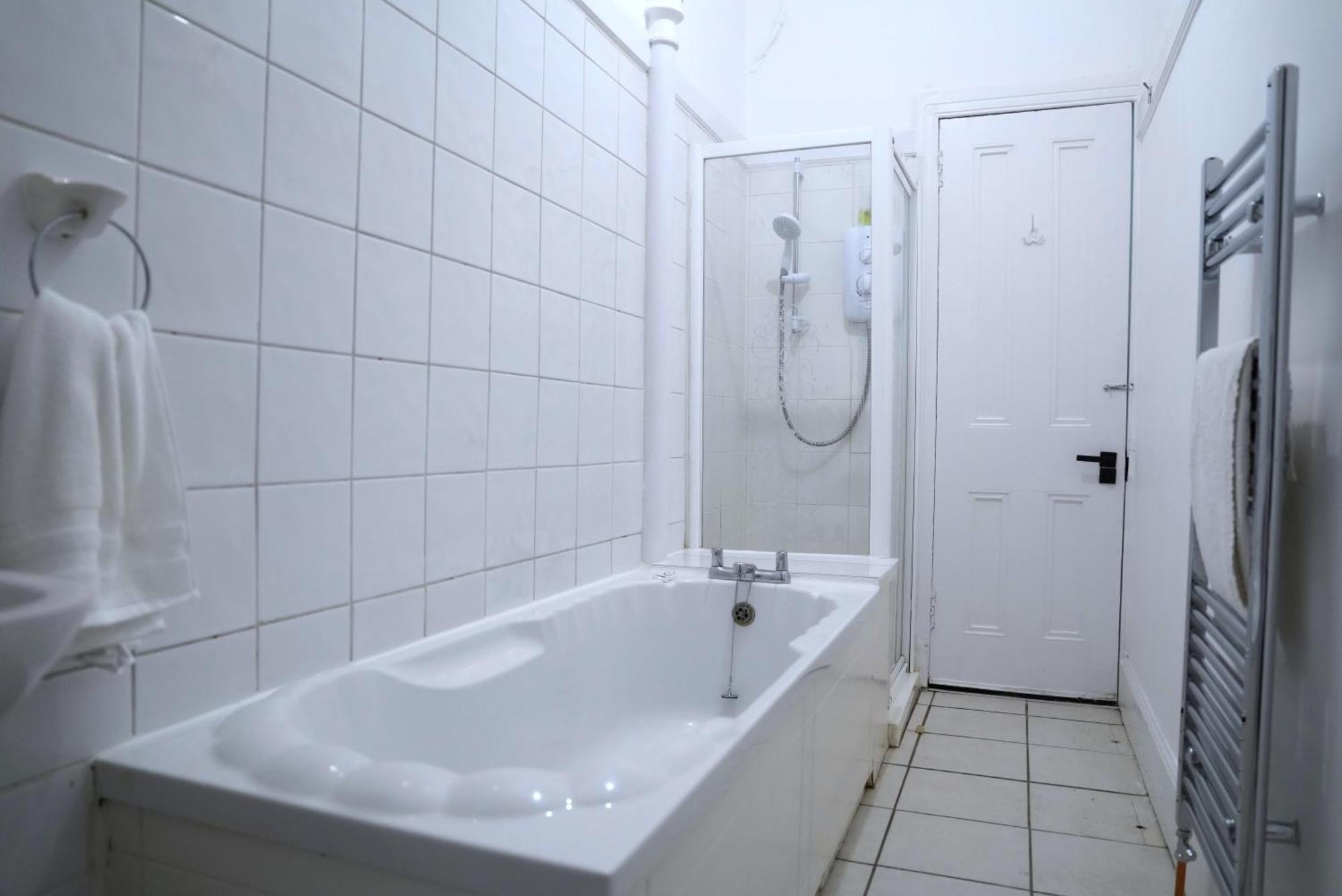 Recently Refurbished 2 Bedroom Apartment! Apartment