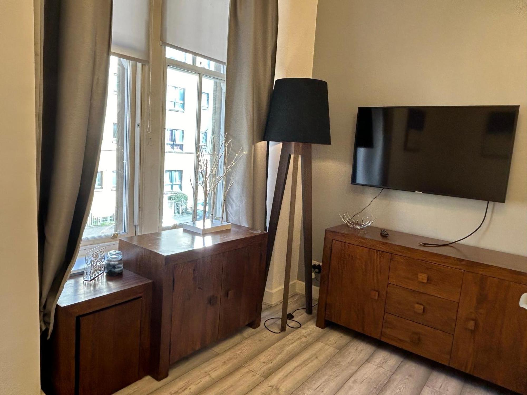 2 Bedroom Near Sec, Hydro & Centre * Glasgow