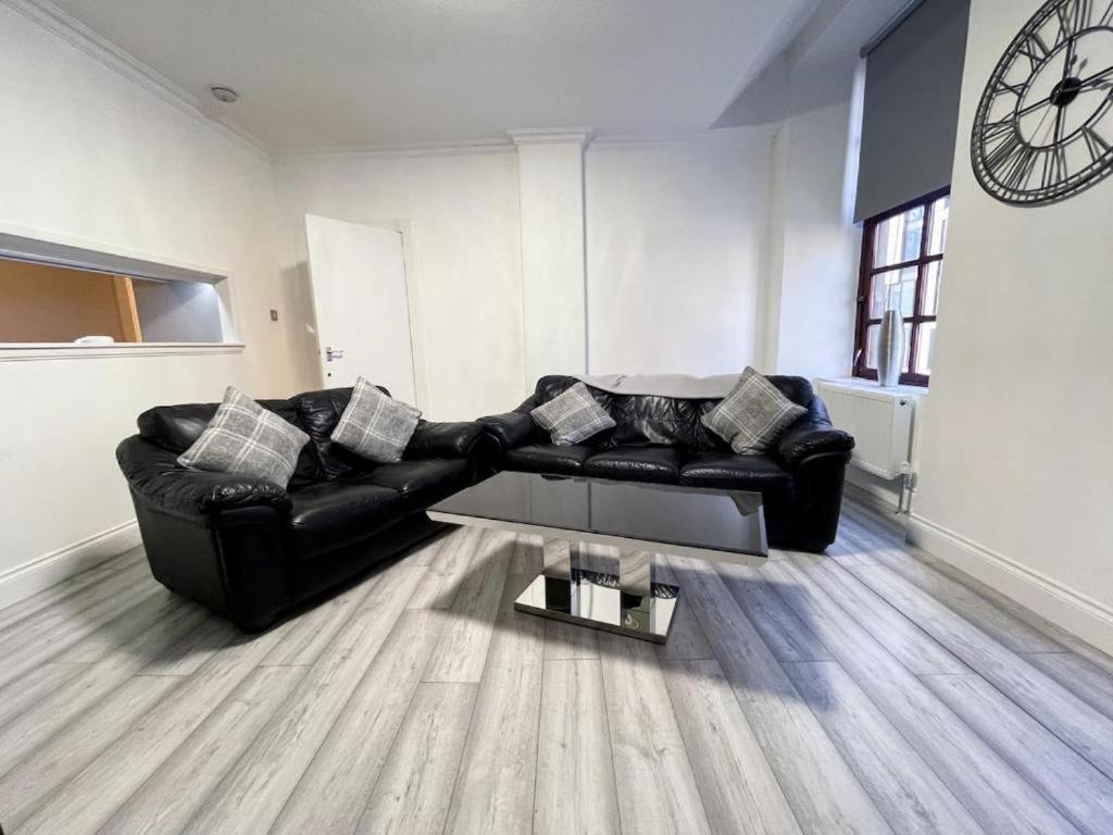 2 Bed In Centre! Apartment *
