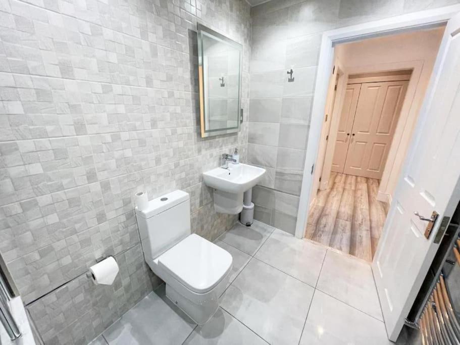 2 Bed In Centre! Apartment *