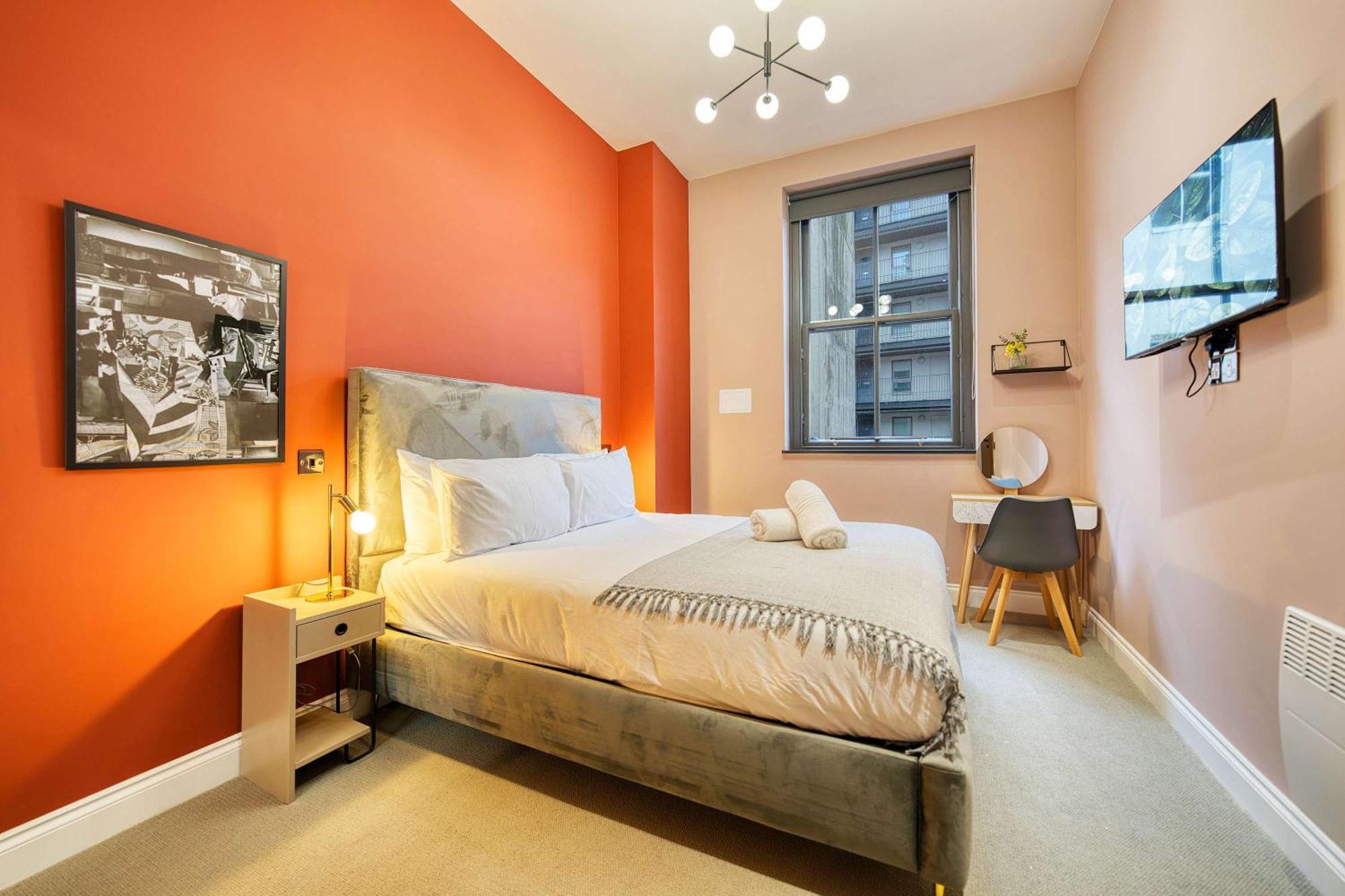 Stunning Station 2 Bed B4 *