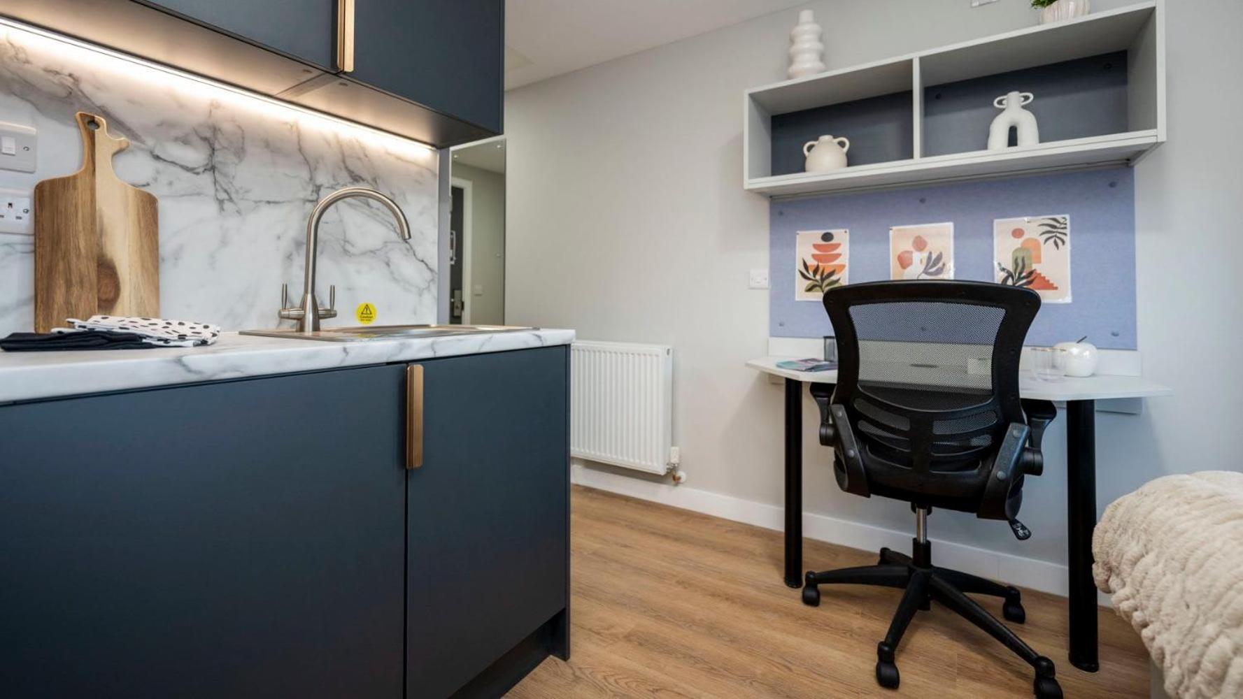 For Students Only Secure & Stylish In At Clyde Court Apartment *