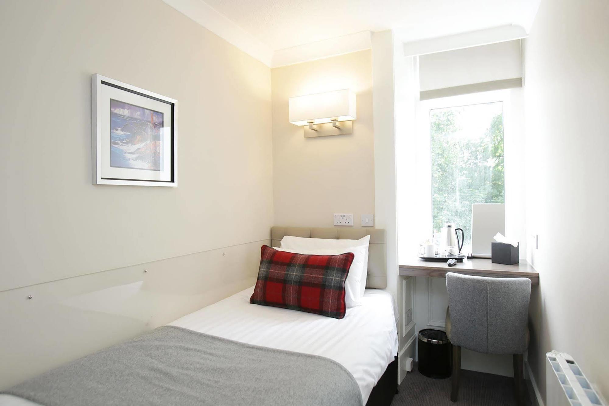 Ambassador Hotel 3*