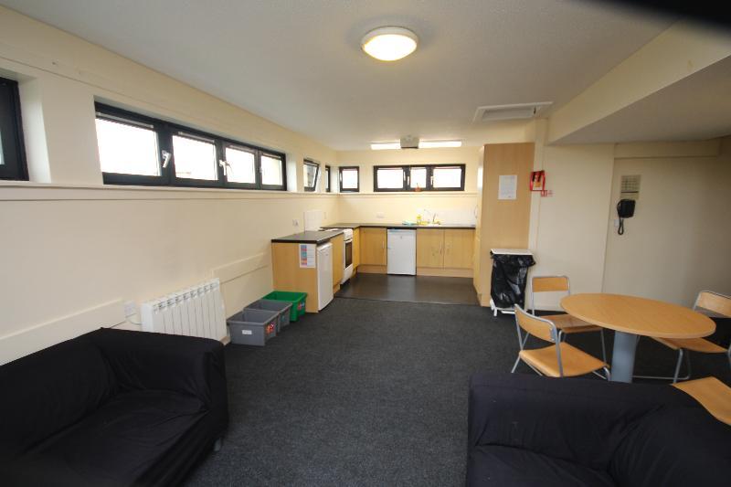 Metro Hostel *